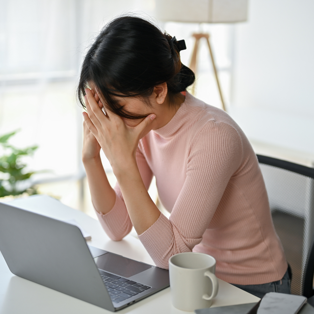 AI-assisted-web-chat-hero-img-1