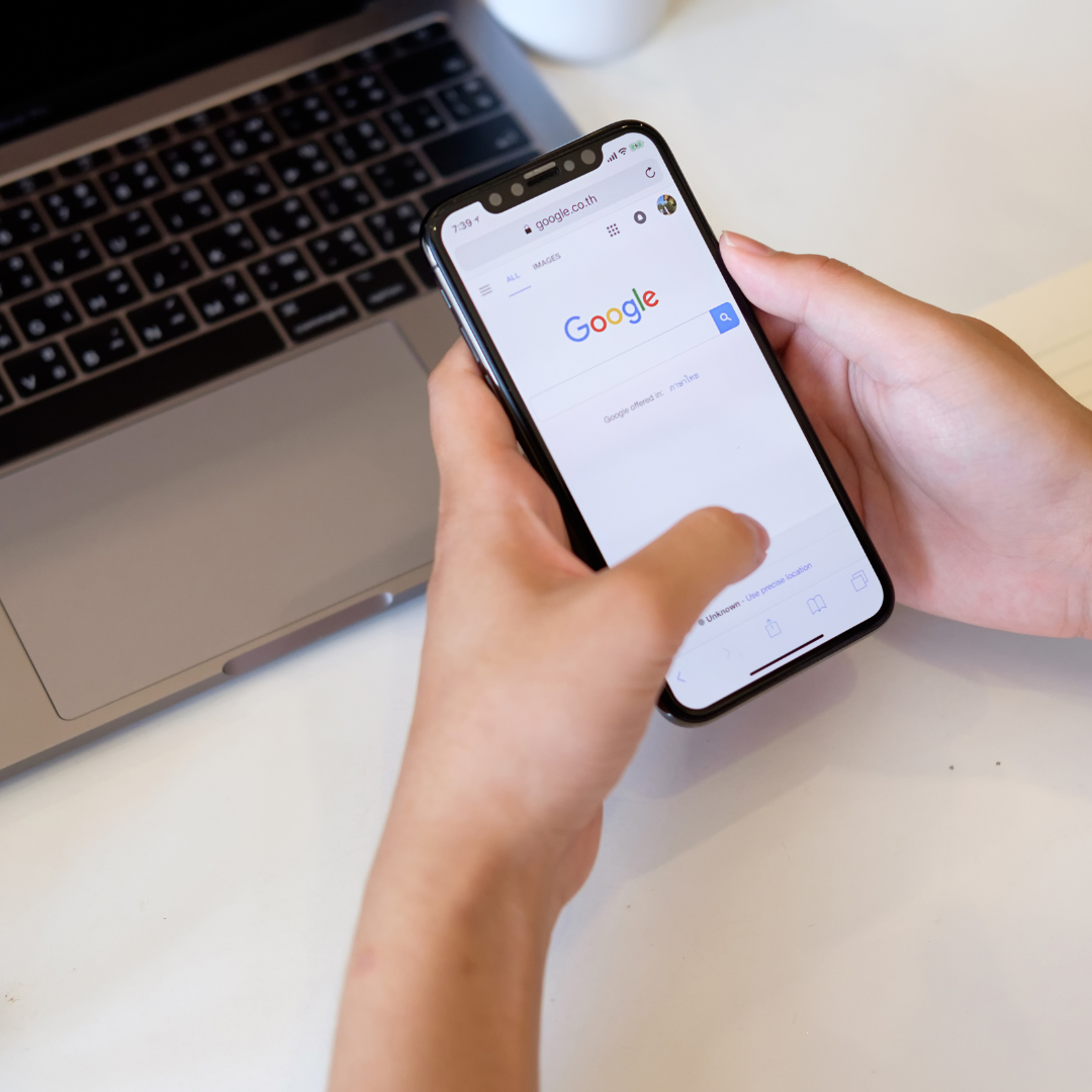 AI-assisted-web-chat-hero-img-1